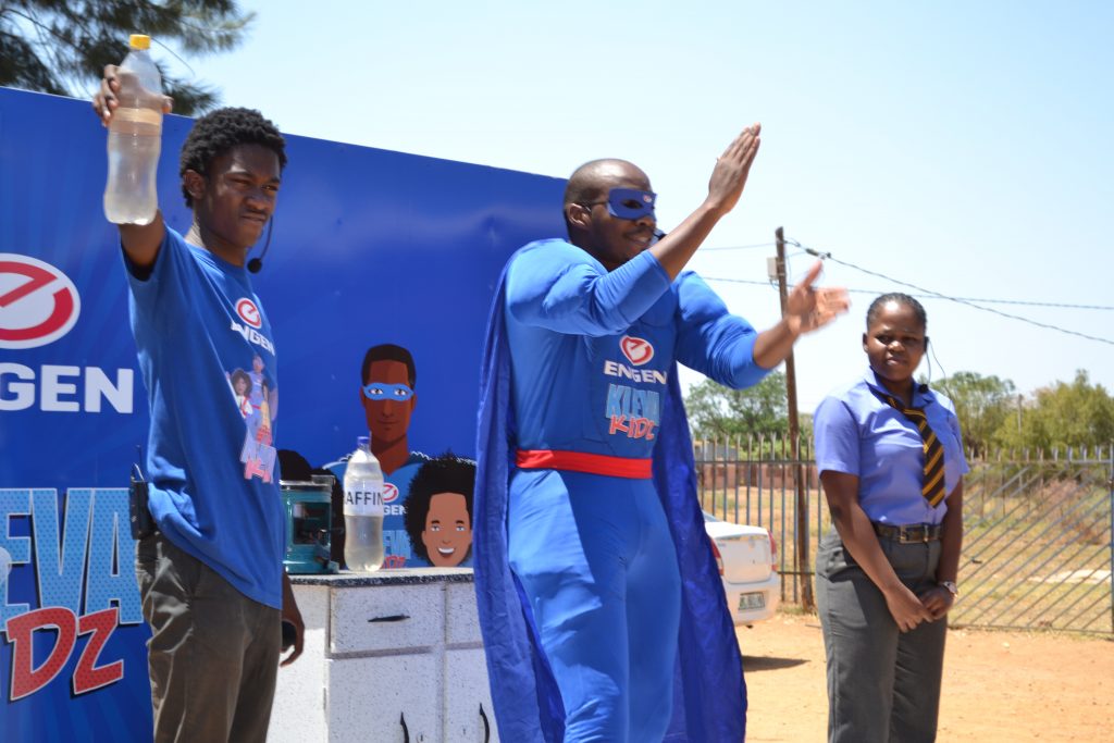 Mr Wise visits Sekgankwana Primary School in North West and puts safety first