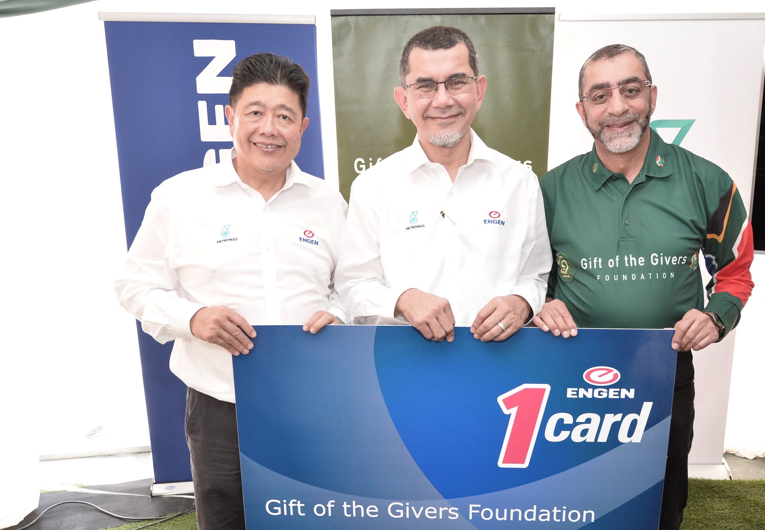 Engen Managing Director and CEO Yusa Hassan with Petronas Chairman Dato Sri Syed Zainal Abidin hand over a cheque to Gift of the Givers founder and chairman Dr Imtiaz S