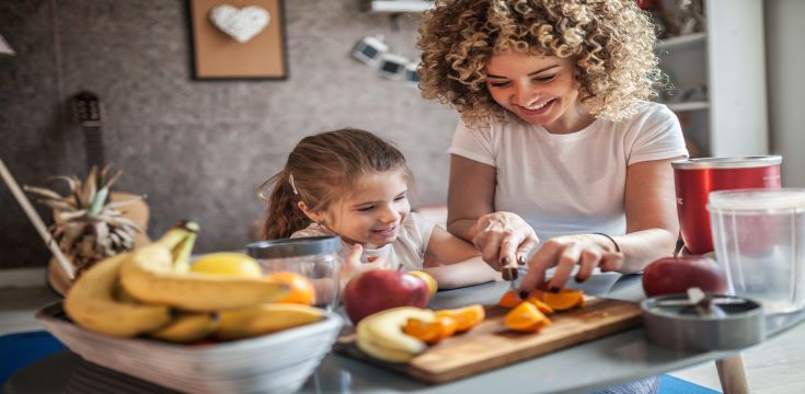 iStock-1137078590 Mom & Daughter