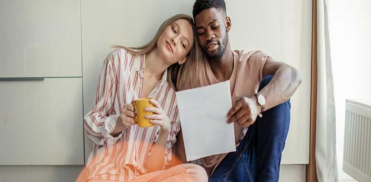 couple-combine-home-car-insurance-policy