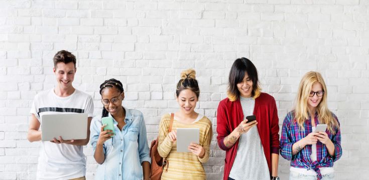 friends-using-devices