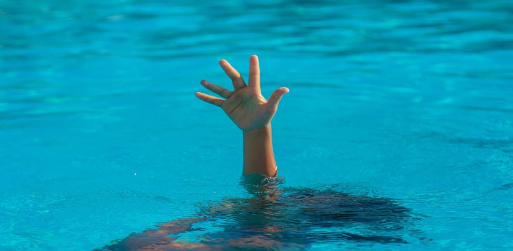 child-is-drowning-sea-selective-focus