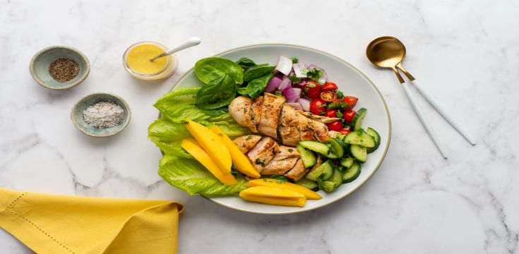 MANGO, TOMATO, CHICKEN AND RED ONION SALAD