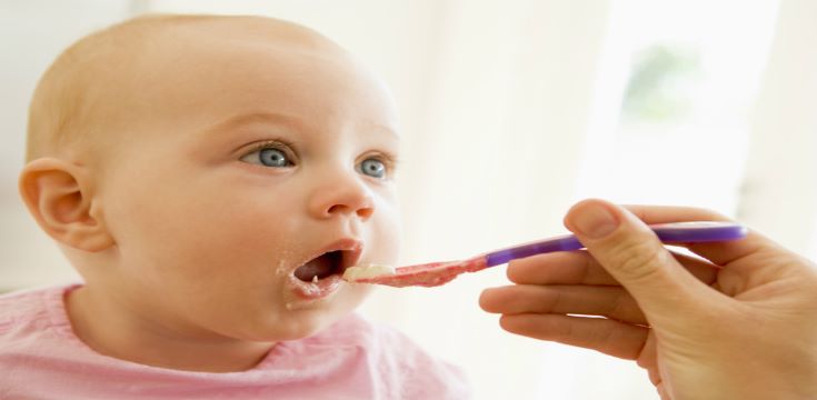 Introducing-solid-food-to-your-baby