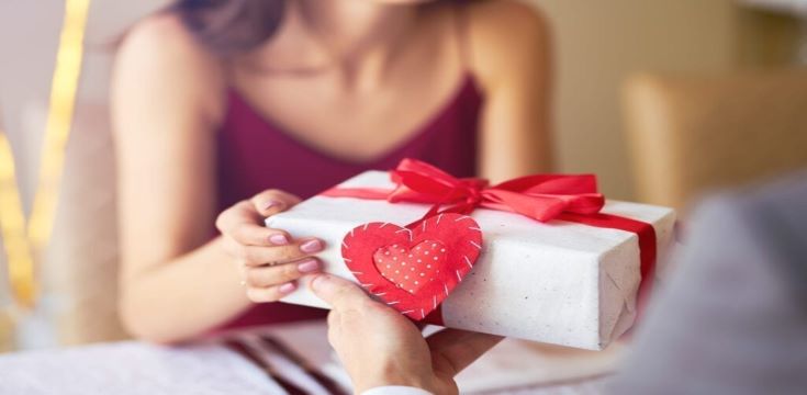 shutterstock_1007330647-Gifts