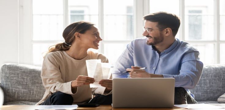 couple_counting_money_istock.width-800