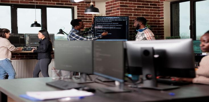 cyber-security-company-developers-encrypting-cloud-processing-data-system-using-blockchain-technology