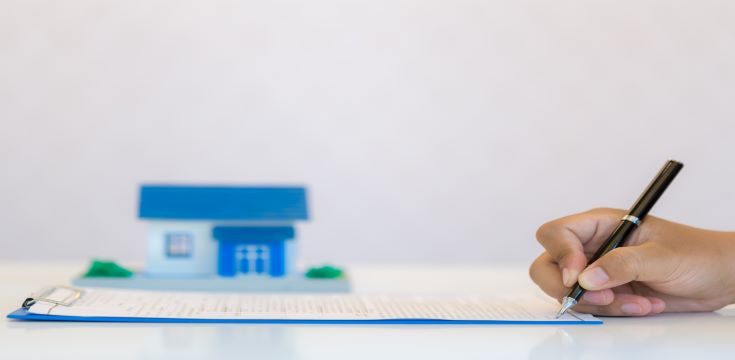 hand-filling-document-closeup