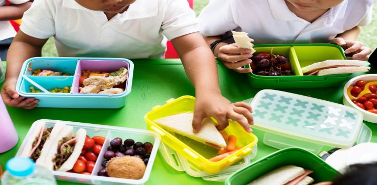 kids-eating-lunch-elementary-school