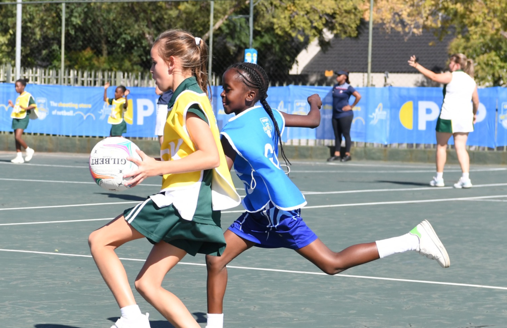 Girls-playing-mini-netball