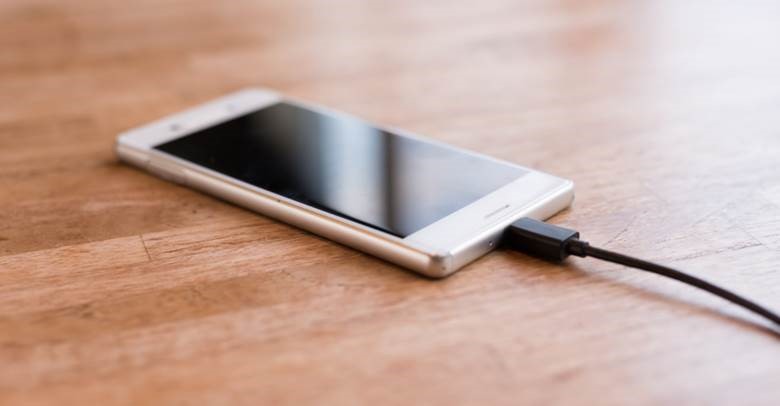 smartphone-charging
