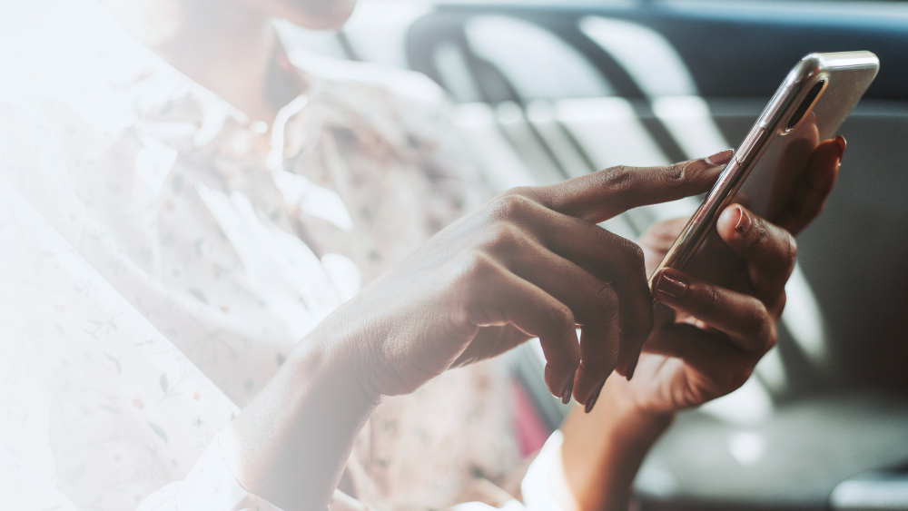 woman-using-phone-car