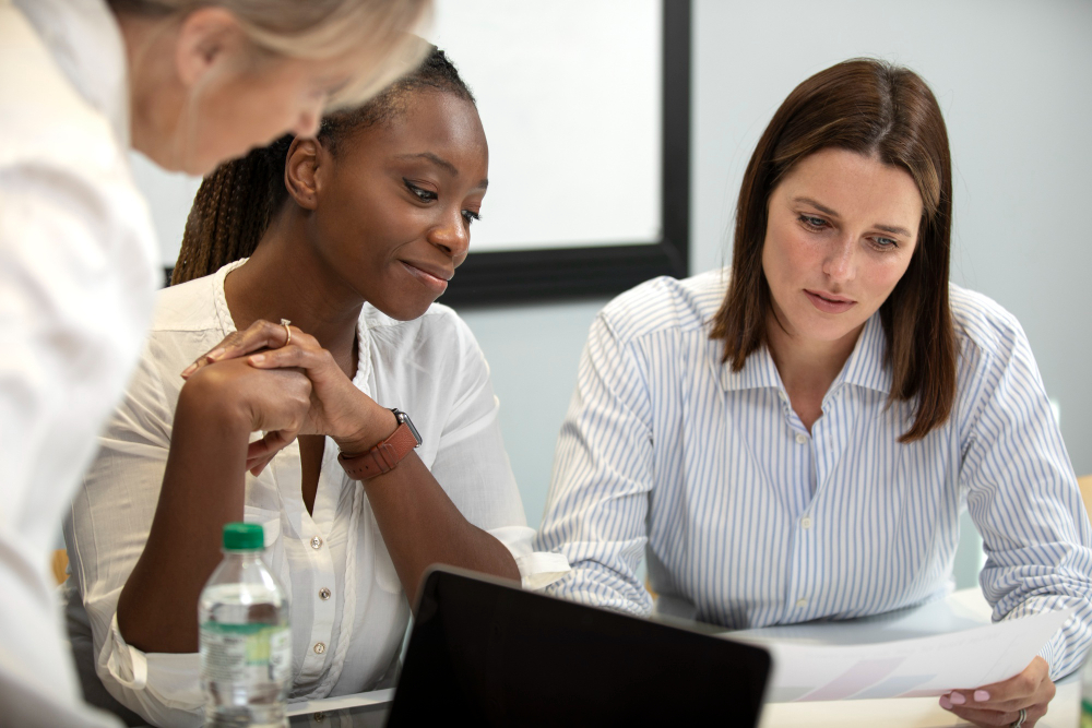 young-women-discussing-business